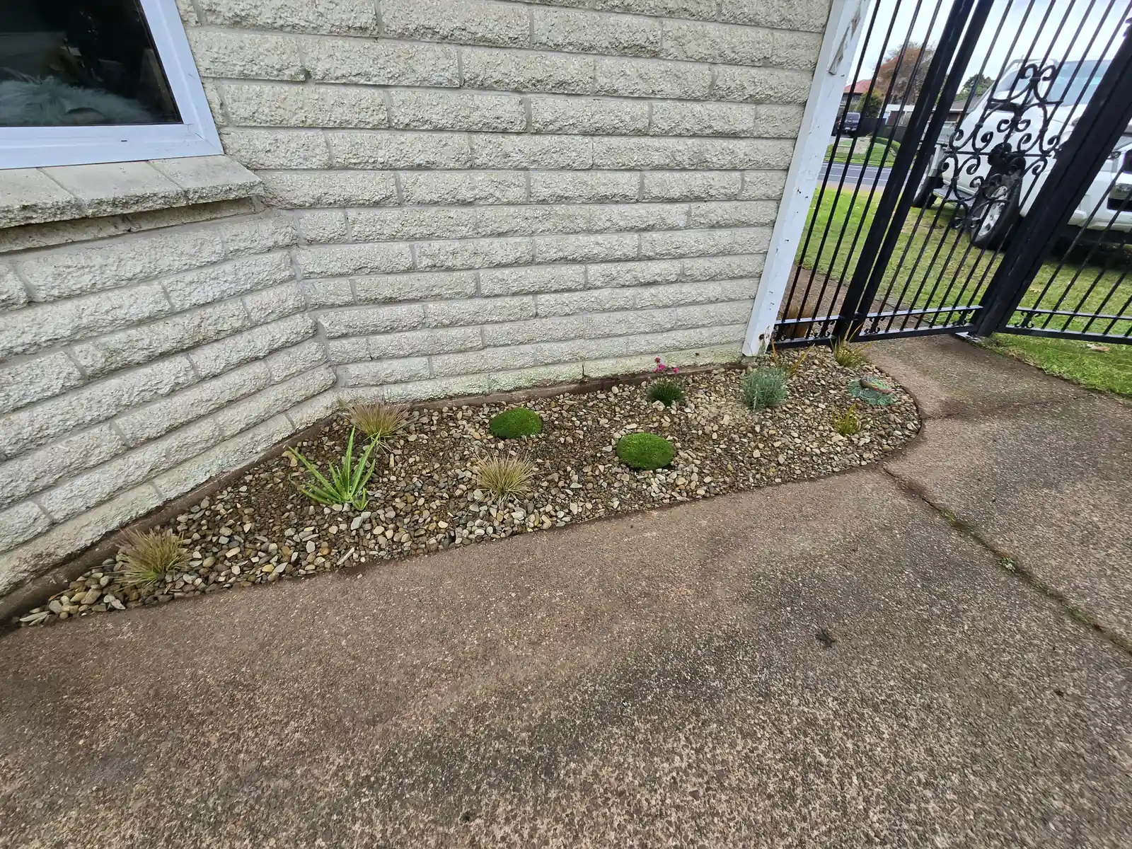 Garden planting and mulching completed, South Auckland