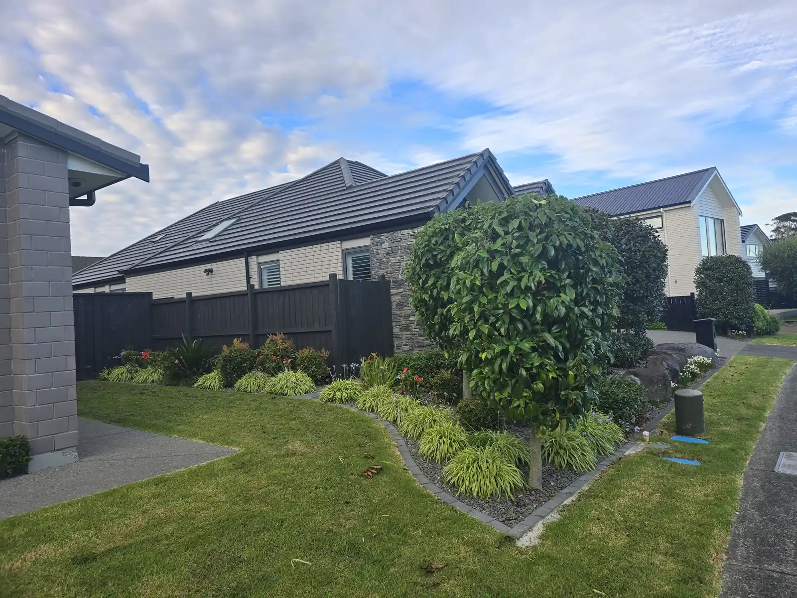 Lawn mowing and edging completed, South Auckland