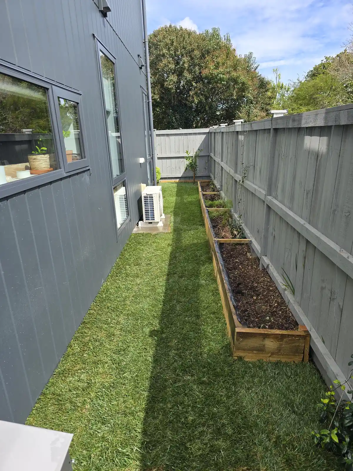 Lawn mowing and edging completed, South Auckland